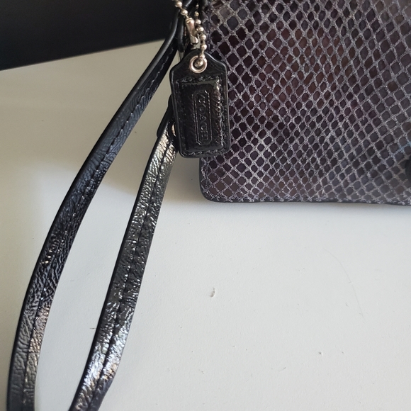 Coach wristlet - Picture 5 of 9